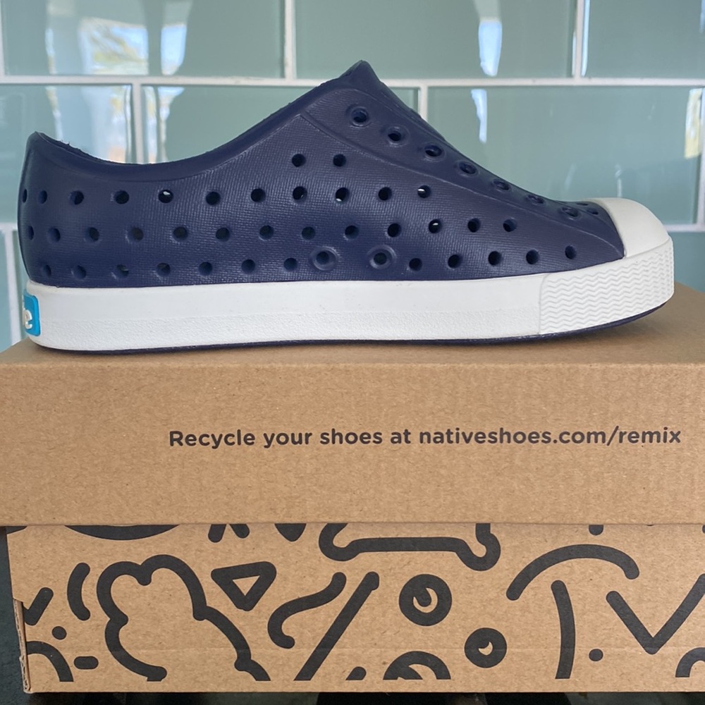 Native Jefferson kids slip on